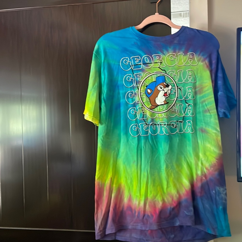 Buc-ees Womens tye-dye shirt in size medium